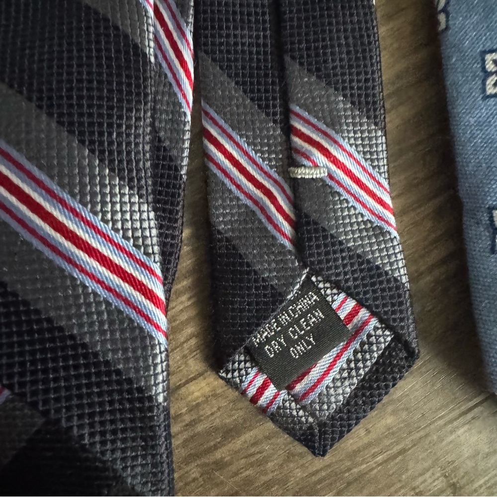 Elegant Blue and Black Patterned Ties for Men - Picture 4 of 7